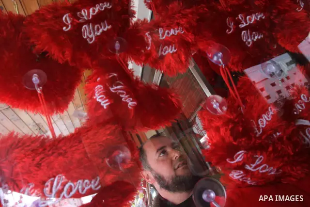Palestinian man buys a gift for Valentine's Day at a shop in Gaza City on February 13, 2010. Valentine's Day marks a Christian holiday on Feb, 14. Photo by Mohammed Asad