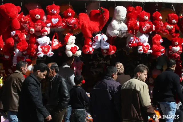 A Palestinian vendor prepares Valentine's Day gifts at a shop in the West Bank city of Nablus February 14, 2011. Photo by Wagdi Eshtayah