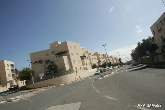 A view of empty street of the Israeli settlement of Pisgat Zeevon the outskirts of Jerusalem on February 17,2011. Photo by Mahfouz Abu Turk