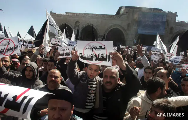 Palestinian Support of liberation movement demonstrating in the Al-Aqsa mosque City of Jerusalem, on Feb 18,2011. Photo by Mahfouz Abu Turk