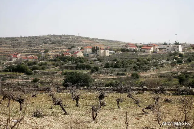 Jewish settlements are seen near the existing Israeli settlement of Karmi Tsur near the Palestinian village of Beit Omar, just north of the West Bank town of Hebron on February 19, 2011. Photo by Najeh Hashlamoun