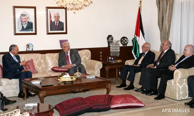 Palestinian President Mahmoud Abbas (Abu Mazen) during his meeting with the Jordanian Prime Minister, Marouf Al Bakhit in Amman on Feb 20,2011. Photo by Thaer Ganaim