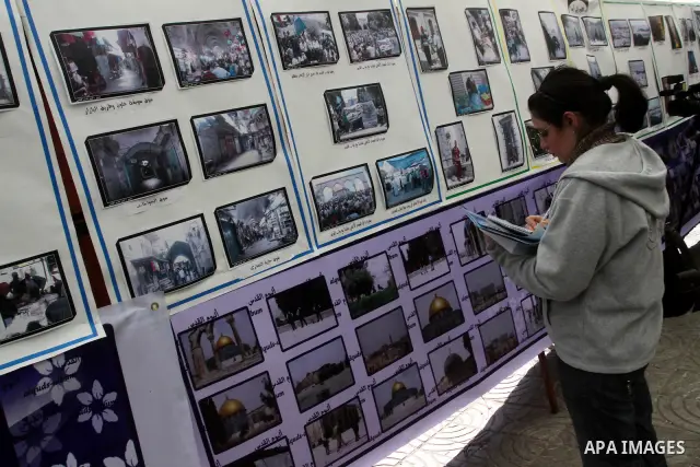 Palestinians participate in an exhibition in solidarity with Jerusalem and Jerusalem's Hamas lawmakers, in Gaza city on Feb. 23, 2011. Photo by Mohammed Asad