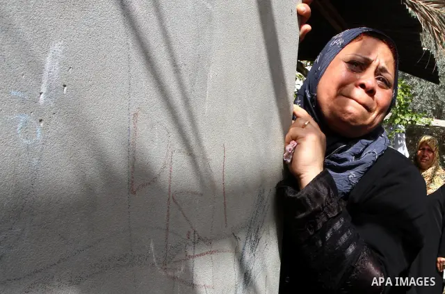 Palestinian relatives of Islamic Jihad militant Adel Jundia mourn during his funeral in Gaza City on February 24, 2011, a day after he was killed by Israeli tank fire during clashes east of Gaza City. Ten other Palestini...