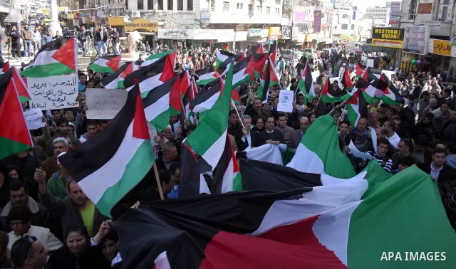 Palestinians take part in a rally calling for ending the Palestinian division, in the West Bank city of Ramallah on Feb.24, 2011. More than 3000 protesters call for free elections and the reconciliation between the two r...
