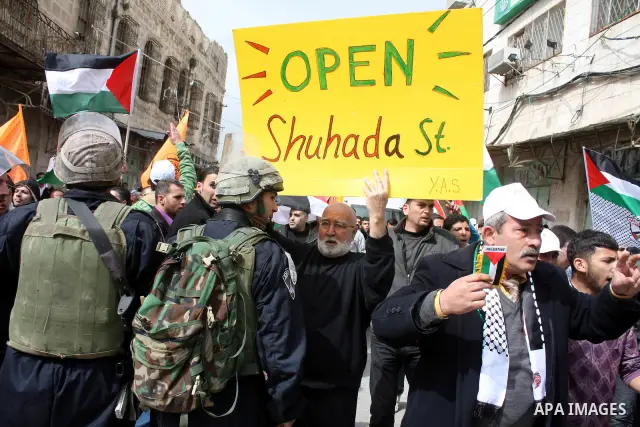 Israeli police officers try to push back Palestinian, Israeli and foreign activists during a protest against the continued closure of Shuhada street to Palestinians, in the West Bank city of Hebron 25 February 2011. The...