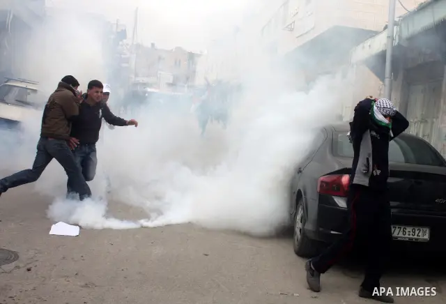 Palestinian, Israeli and foreign activists take part in a protest against the continued closure of Shuhada street to Palestinians, in the West Bank city of Hebron 25 February 2011. The activists gathered on Friday callin...