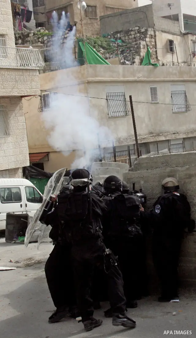 Palestinian youth throwers and Israeli forces clash in the mostly Arab east Jerusalem neighbourhood of Silwan on Feb 25, 2011. Photo by Mahfuz Abu Turk