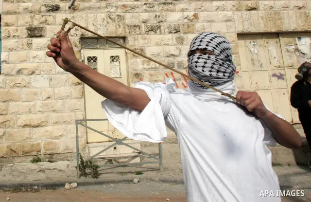 Palestinian youth throwers and Israeli forces clash in the mostly Arab east Jerusalem neighbourhood of Silwan on Feb 25, 2011. Photo by Mahfuz Abu Turk