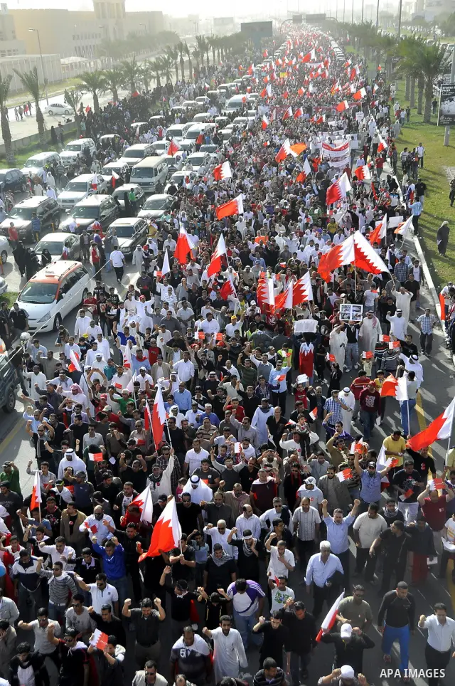 Bahraini anti-government protesters march towards Pearl Square in Manama on February 22, 2011. Tens of thousands of supporters of Bahrain's Shiite-led opposition poured into a Manama square calling for the government's d...