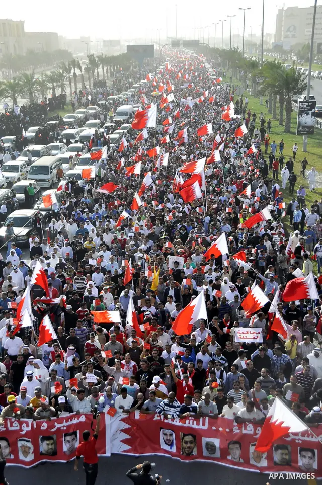 Bahraini anti-government protesters march towards Pearl Square in Manama on February 22, 2011. Tens of thousands of supporters of Bahrain's Shiite-led opposition poured into a Manama square calling for the government's d...