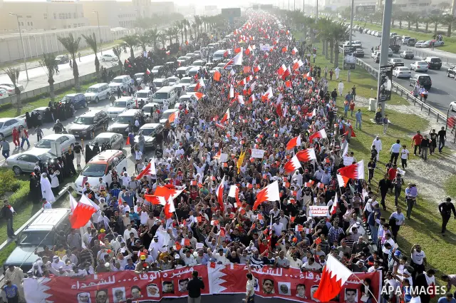 Bahraini anti-government protesters march towards Pearl Square in Manama on February 22, 2011. Tens of thousands of supporters of Bahrain's Shiite-led opposition poured into a Manama square calling for the government's d...