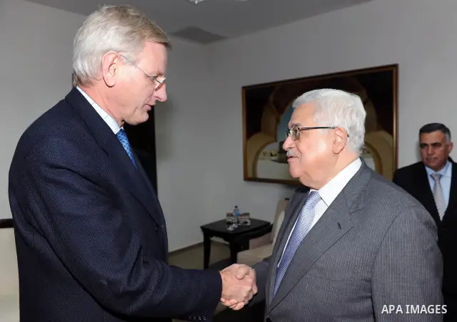 Palestinian president Mahmoud Abbas during a meeting with the minister of foreign affairs of sweden, Carl Bildt (L), in the West Bank city of Ramallah on Feb. 28, 2011. Photo by Omar Rashid