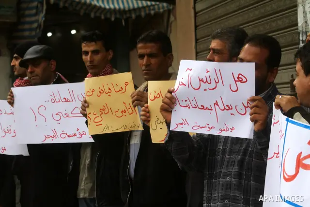 Palestinians take part in a rally calling Fayyad's Government in Ramallah to return their salaries in Gaza city, Tuesday, March 1, 2011. Photo by Ashraf Amra