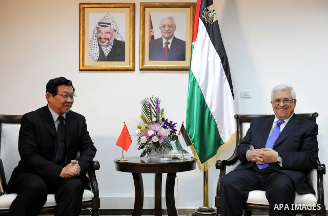 Palestinian President Mahmoud Abbas (Abu Mazen) during his meeting with the Chinese Commerce Minister Chen Deming in the West Bank city of Ramallah on March 1, 2011. Photo by Omar Rashidi