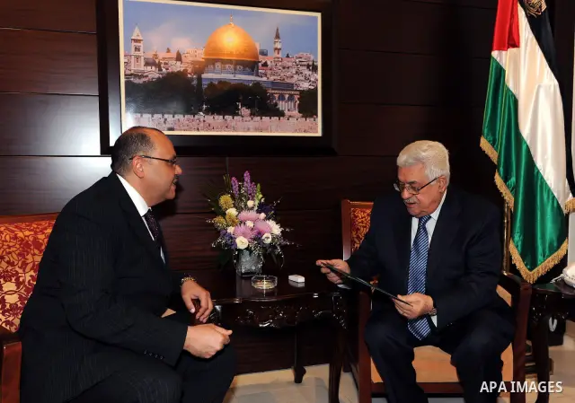 Palestinian President Mahmoud Abbas (Abu Mazen) receives a written letter from the President of the Supreme Military Council of the Egyptian armed forces, Marshal Hussein Tantawi delivered by the Egyptian ambassador to t...