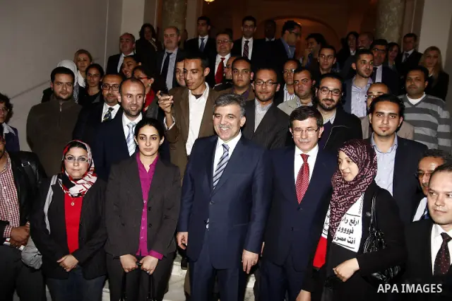 Turkish President Abdullah Gul meets with Egyptian activists of January 25th movement which forced the longtime President Hosni Mubarak to step down in the face of an 18-day popular uprising, in Cairo, Egypt, Thursday, M...