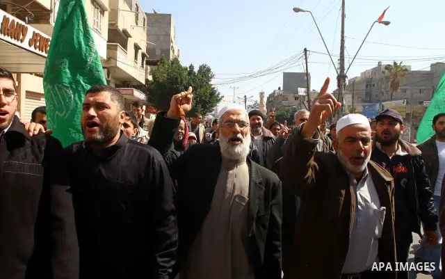 Palestinian Hamas supporters attend a Hamas rally in Gaza city, which called for an end to Palestinian divisions, March 4, 2011. Photo by Ashraf Amra