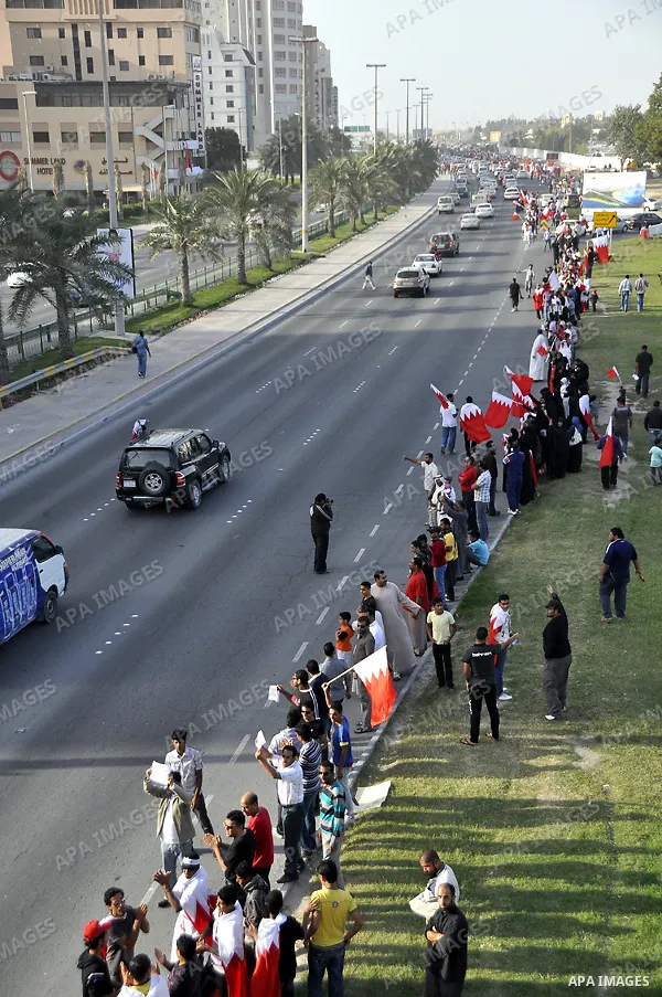 Bahraini anti-government protesters form a human chain Saturday, March 5, 2011, stretching about seven kilometers (four miles) around Manama, Bahrain, from the country's main Fateh Mosque to the Pearl roundabout. Organiz...
