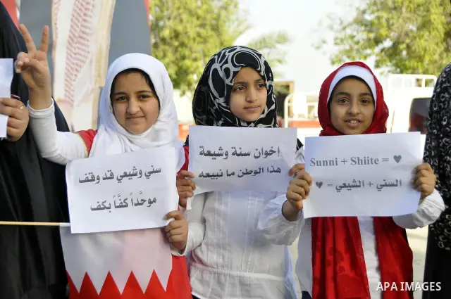 Bahraini anti-government protesters form a human chain Saturday, March 5, 2011, stretching about seven kilometers (four miles) around Manama, Bahrain, from the country's main Fateh Mosque to the Pearl roundabout. Organiz...
