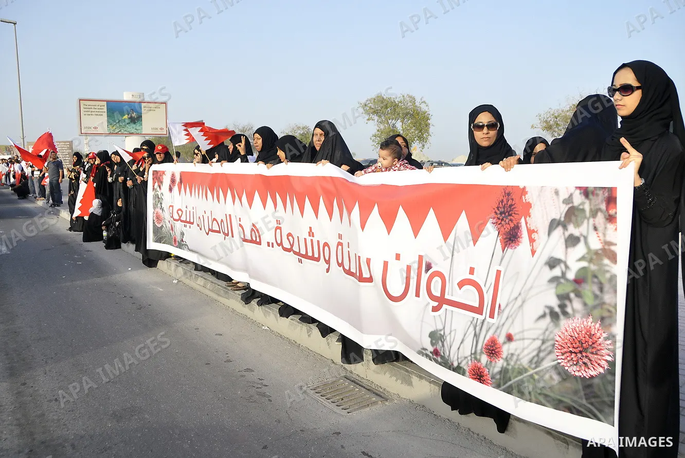 Bahraini anti-government protesters form a human chain Saturday, March 5, 2011, stretching about seven kilometers (four miles) around Manama, Bahrain, from the country's main Fateh Mosque to the Pearl roundabout. Organiz...