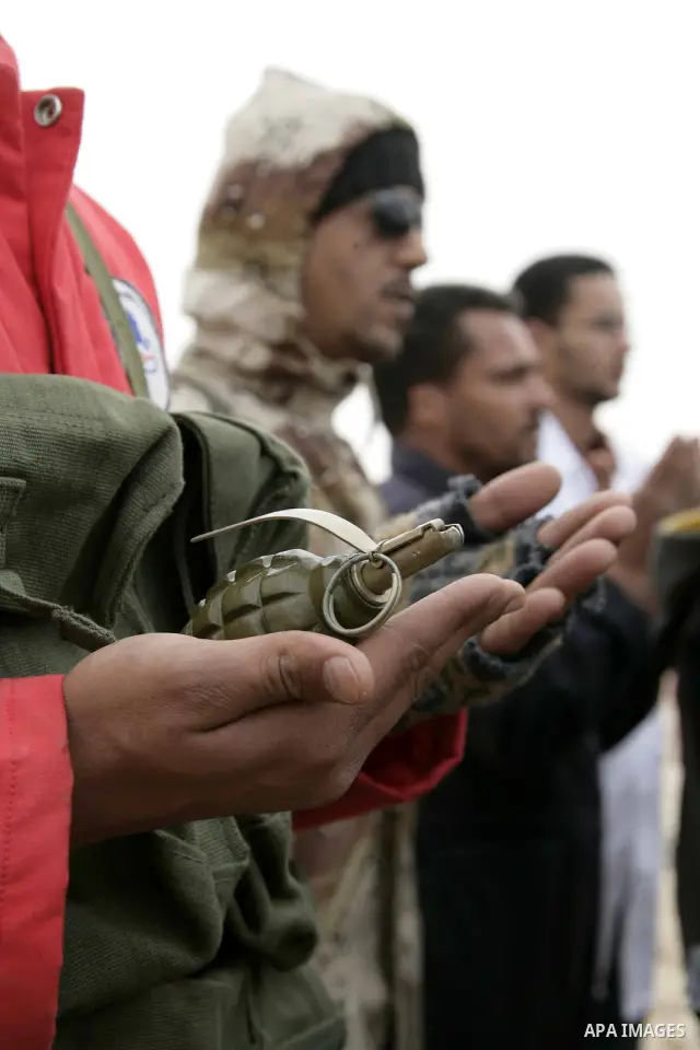Rebel fighters return fire during shelling by soldiers loyal to Libyan leader Muammar Gaddafi in a battle near Ras Lanuf, March 4, 2011. Heavily armed rebels clashed with forces loyal to Gaddafi on Friday on the outskirt...