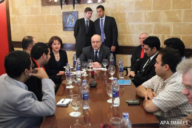 French newly appointed Foreign Minister Alain Juppe (C) meets with some of the youths of January 25th revolution in Cairo on March 6, 2011 as part of a visit during which he affirmed his country's commitment to Egypt. Ju...