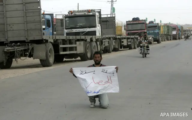 Palestinians stop with their lorries near the crossing of the Israeli crossing Kerem Shalom during a protest against the Israeli decision to close the Karni crossing, in the southern Gaza Strip on March 07, 2011. The own...