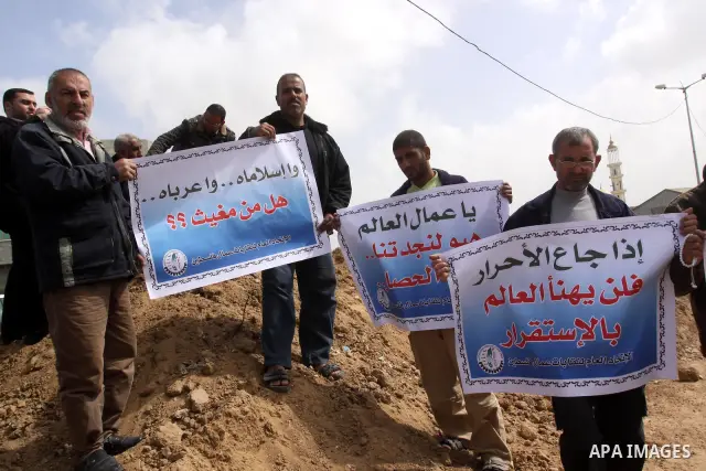 Palestinians participate in a protest against the Israeli decision to close the Karni crossing in the eastern Gaza city on March 07, 2011 . Photo by Mohammed Asad