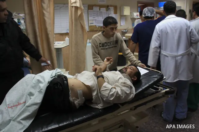 Palestinian doctors attend to a wounded youth at a hospital after being shot by a group of Jewish settlers in the village of his palace in the West Bank near Nablus March 7, 2011 , Jewish settlers and wounded 10 Palestin...