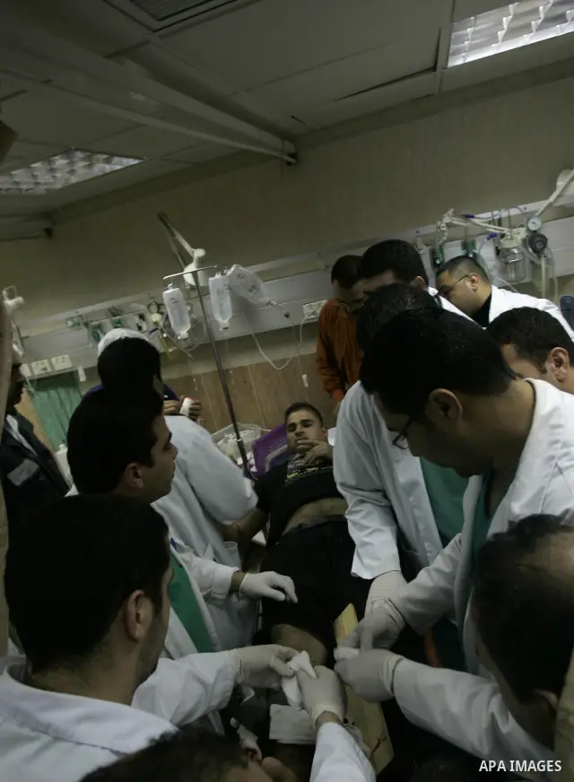 Palestinian doctors attend to a wounded youth at a hospital after being shot by a group of Jewish settlers in the village of his palace in the West Bank near Nablus March 7, 2011 , Jewish settlers and wounded 10 Palestin...