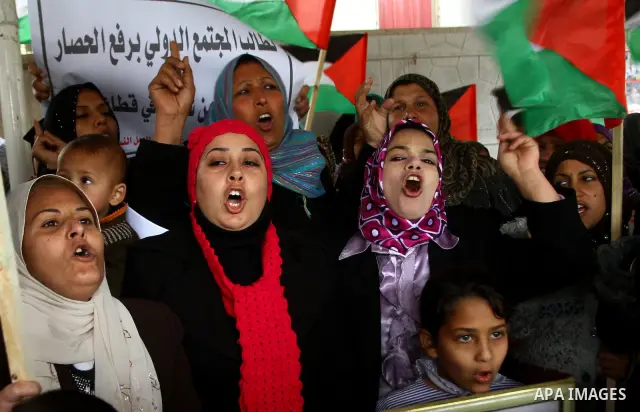 Palestinian women take part in a demonstration organized by the Democratic Front for the Liberation of Palestine (DFLP), calling to end the Palestinian internal division between Hamas and Fatah, outside the International...