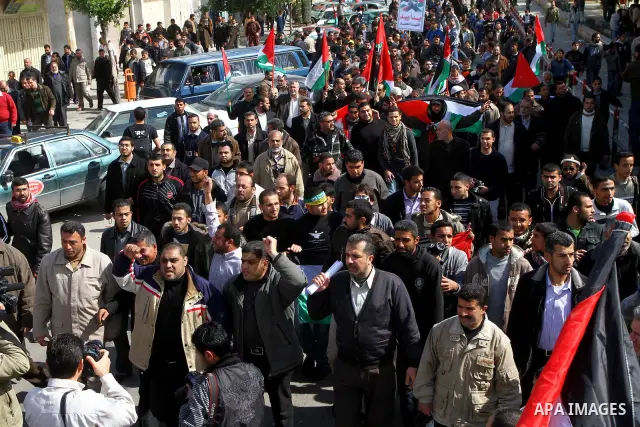 Palestinians attend a rally calling for national reconciliation between the rival Palestinian leading factions Hamas in Gaza and Fatah in the West Bank, in Gaza City, Friday, March 11, 2011. Members of major Palestinian...