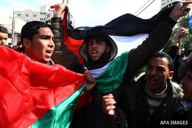 Palestinians attend a rally calling for national reconciliation between the rival Palestinian leading factions Hamas in Gaza and Fatah in the West Bank, in Gaza City, Friday, March 11, 2011. Members of major Palestinian...