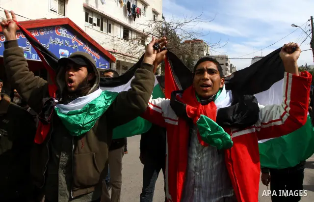 Palestinians attend a rally calling for national reconciliation between the rival Palestinian leading factions Hamas in Gaza and Fatah in the West Bank, in Gaza City, Friday, March 11, 2011. Members of major Palestinian...