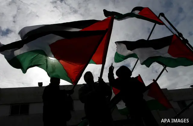 Palestinians attend a rally calling for national reconciliation between the rival Palestinian leading factions Hamas in Gaza and Fatah in the West Bank, in Gaza City, Friday, March 11, 2011. Members of major Palestinian...