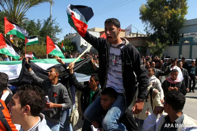 Palestinians participate in a march calling for a reconciliation between the rival Palestinian leading factions Hamas in Gaza and Fatah in the West Bank, in Gaza City, Monday, March 14, 2011. Photo by Ashraf Amra