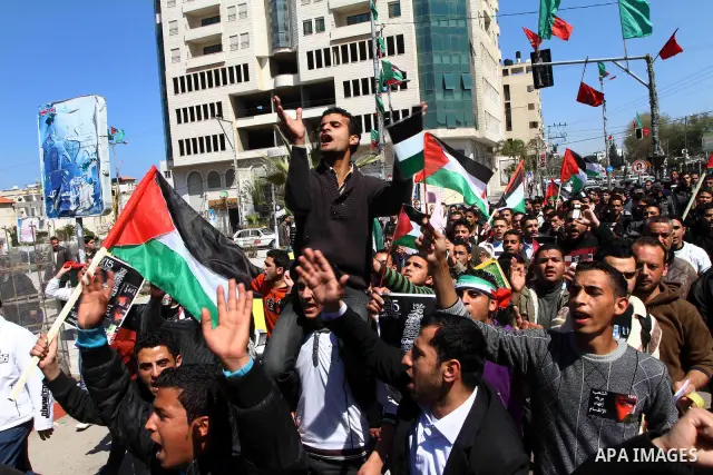 Palestinians participate in a march calling for a reconciliation between the rival Palestinian leading factions Hamas in Gaza and Fatah in the West Bank, in Gaza City, Monday, March 14, 2011. Photo by Ashraf Amra