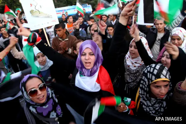 Palestinians participate in a march calling for a reconciliation between the rival Palestinian leading factions Hamas in Gaza and Fatah in the West Bank, in Gaza City, Monday, March 14, 2011. Photo by Ashraf Amra