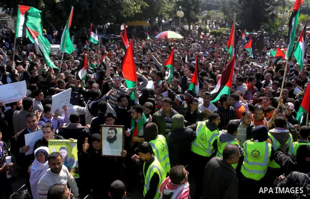 Palestinian youths take part in a rally calling for a reconciliation between the rival Palestinian leading factions Hamas in Gaza and Fatah in the West Bank, in Gaza City on March 15, 2011. Hundreds of youths demonstrate...