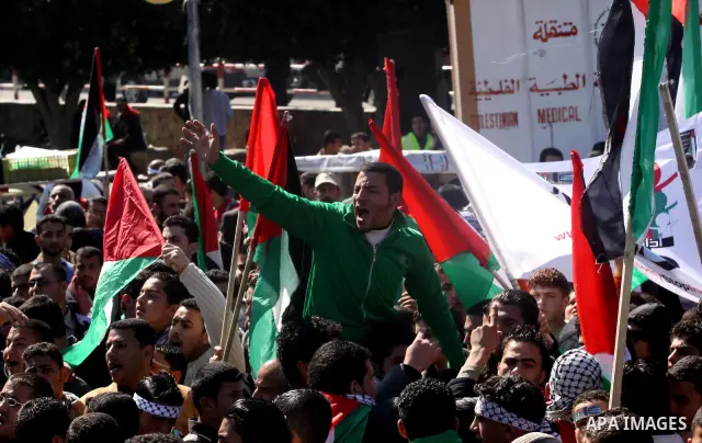 Palestinian youths take part in a rally calling for a reconciliation between the rival Palestinian leading factions Hamas in Gaza and Fatah in the West Bank, in Gaza City on March 15, 2011. Hundreds of youths demonstrate...
