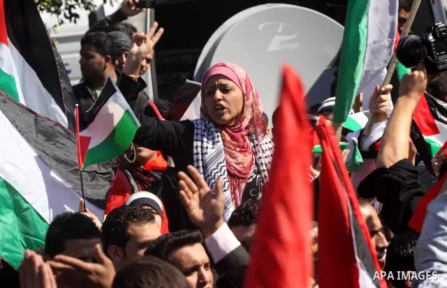 Palestinian youths take part in a rally calling for a reconciliation between the rival Palestinian leading factions Hamas in Gaza and Fatah in the West Bank, in Gaza City on March 15, 2011. Hundreds of youths demonstrate...