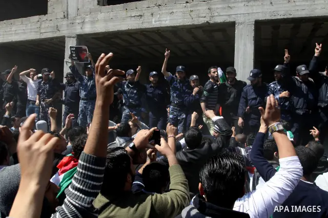 Palestinian Hamas security forces participate with demonstrators in a protest calling for Palestinian political unity between Gaza's Hamas rulers and the Fatah-dominated Palestinian Authority which rules from Ramallah, o...