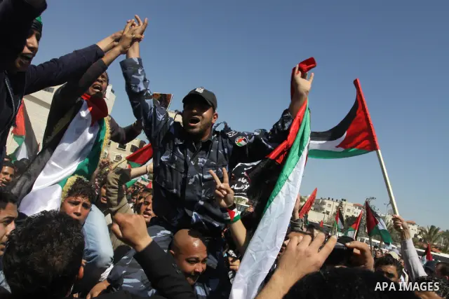 Palestinian Hamas security forces participate with demonstrators in a protest calling for Palestinian political unity between Gaza's Hamas rulers and the Fatah-dominated Palestinian Authority which rules from Ramallah, o...