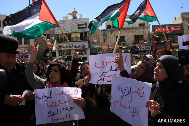Palestinian demonstrators take part in a protest calling for Palestinian political unity between Gaza's Hamas rulers and the Fatah-dominated Palestinian Authority which rules from Ramallah, on March 15, 2011in Nablus, as...