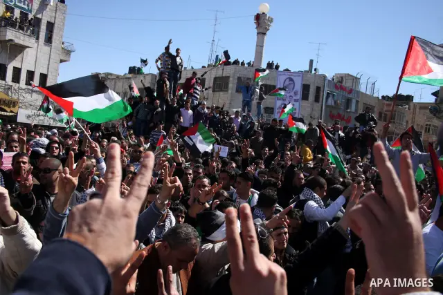 Palestinian demonstrators take part in a protest calling for Palestinian political unity between Gaza's Hamas rulers and the Fatah-dominated Palestinian Authority which rules from Ramallah, on March 15, 2011 in Ramallah,...