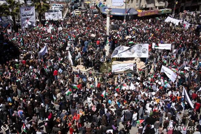 Palestinian demonstrators take part in a protest calling for Palestinian political unity between Gaza's Hamas rulers and the Fatah-dominated Palestinian Authority which rules from Ramallah, on March 15, 2011 in Ramallah,...