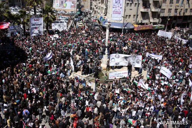 Palestinian demonstrators take part in a protest calling for Palestinian political unity between Gaza's Hamas rulers and the Fatah-dominated Palestinian Authority which rules from Ramallah, on March 15, 2011 in Ramallah,...