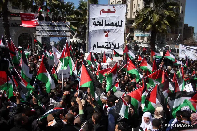 Palestinian demonstrators take part in a protest calling for Palestinian political unity between Gaza's Hamas rulers and the Fatah-dominated Palestinian Authority which rules from Ramallah, on March 15, 2011 in Ramallah,...