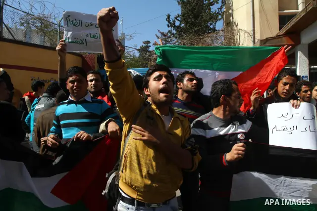 Palestinian youths participate in a sit-in calling for national reconciliation in front of the United Nations Relief and Works Agency (UNRWA) headquarters in Gaza City, March 17, 2011. Photo by Ashraf Amra
